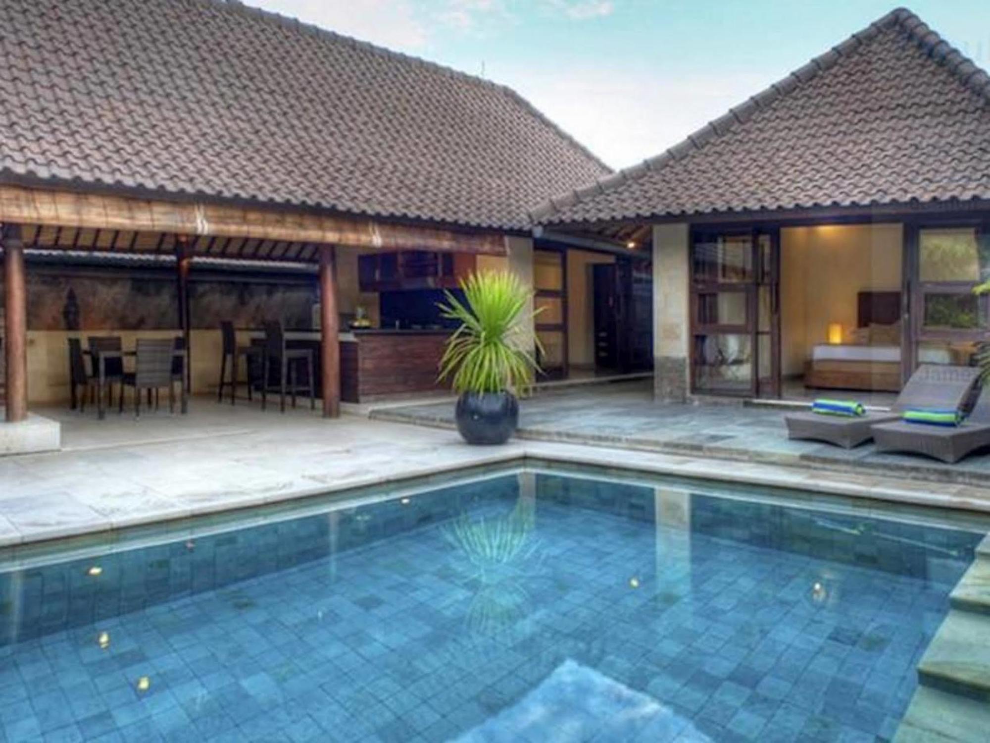 विला Gili